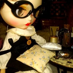 Blythe Doll Black Glasses